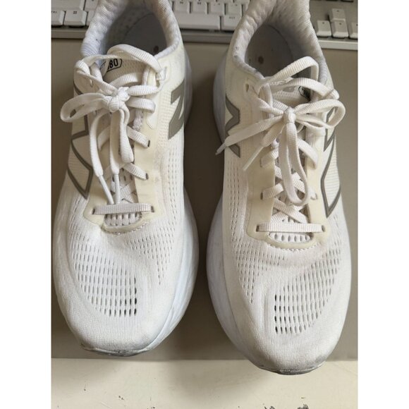 NEW BALANCE WOMENS 1080V14 FRESH FOAM WHITE/LIGHT GOLD METALLIC SZ 10 - Picture 2 of 5